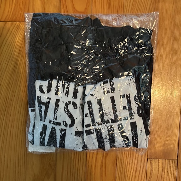 Black “What doesn’t kill me better start f****** running “. T-shirt - Picture 4 of 4